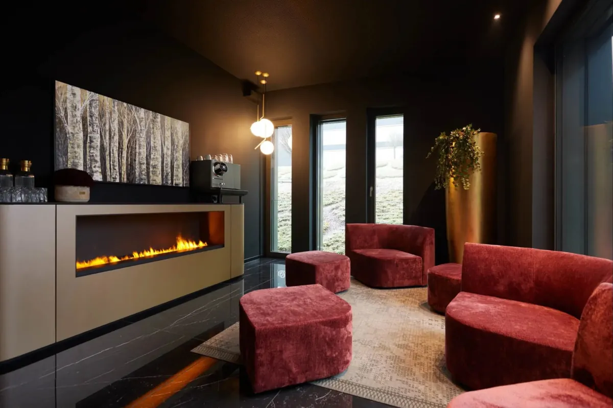 Baumstämme Wartezimmer Khalaf